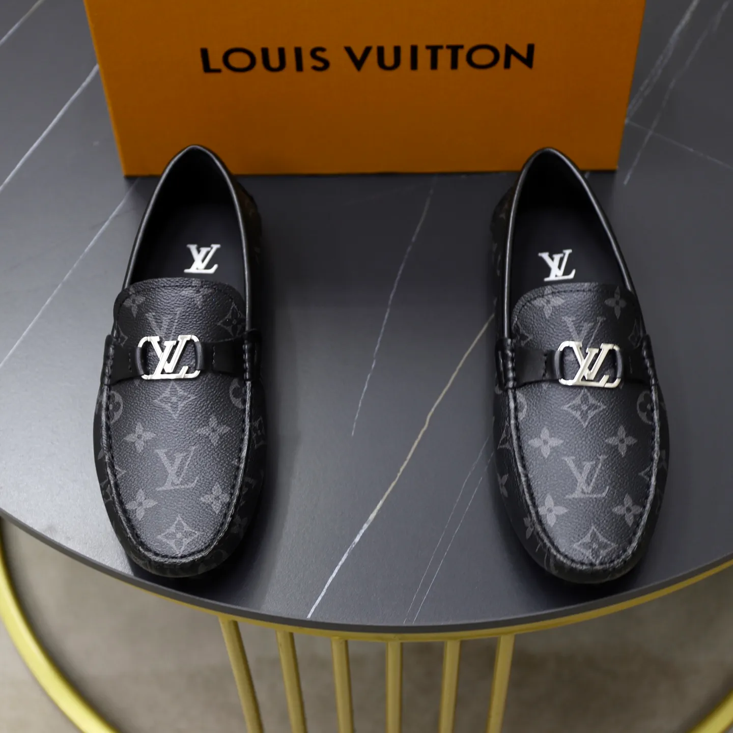 Ex-factory price: 480💰【LV】Louis Vuitton ⚠️High-end men’s driving and pedal series ⚠️38-44 (customized for 45) ⚠️All original cowhide leather! Thick and soft! Made entirely of calfskin lining! The latest non-slip beanie sole! Three-dimensional package technology! Fashionable and classic! Handicrafts! Original high quality! Feel free to compare!